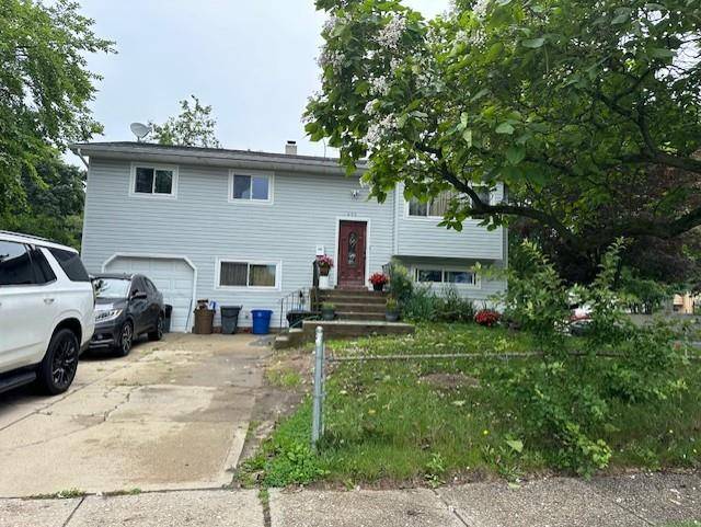 Welcome to this beautiful corner property located in the heart of Brentwood !