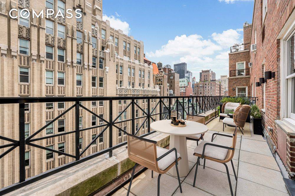 Terraced triple mint duplex in the heart of Manhattan !