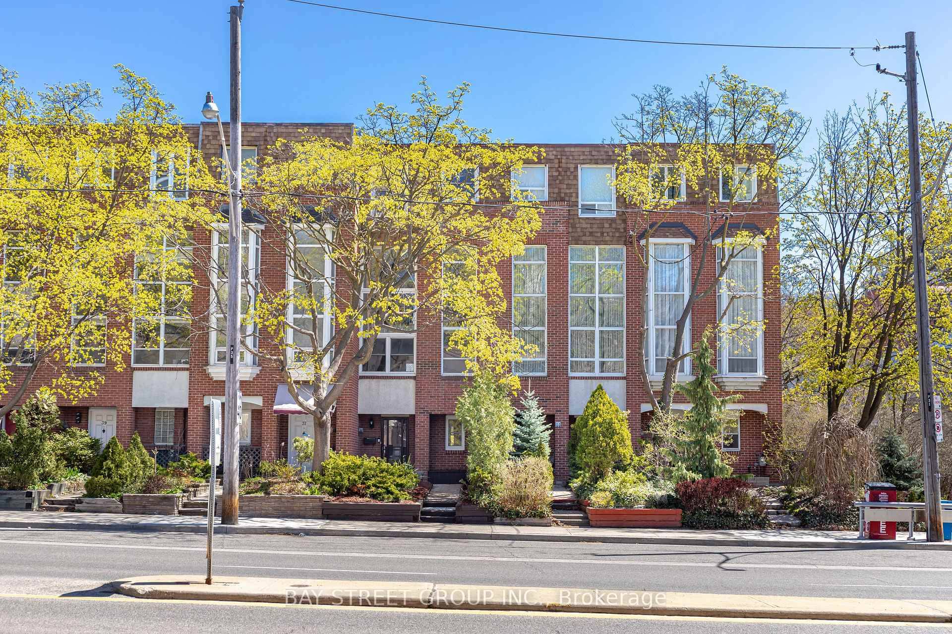 Newly Renovated ! a rare freehold townhome offering approximately 2, 000 sq ft MPAC 1716 sf Top 3 floors 675sf ground level of thoughtfully designed living space across four 4 ...