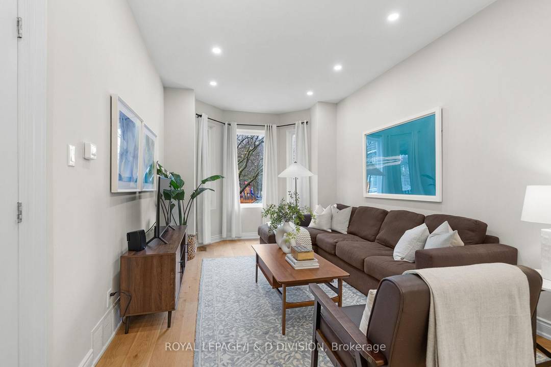 A Stunning Trinity Bellwoods residence offering two self contained suites Unit 1 An expansive 2 bed, 2 bath with private patio amp ; oversized garage amp ; Unit 2 A ...
