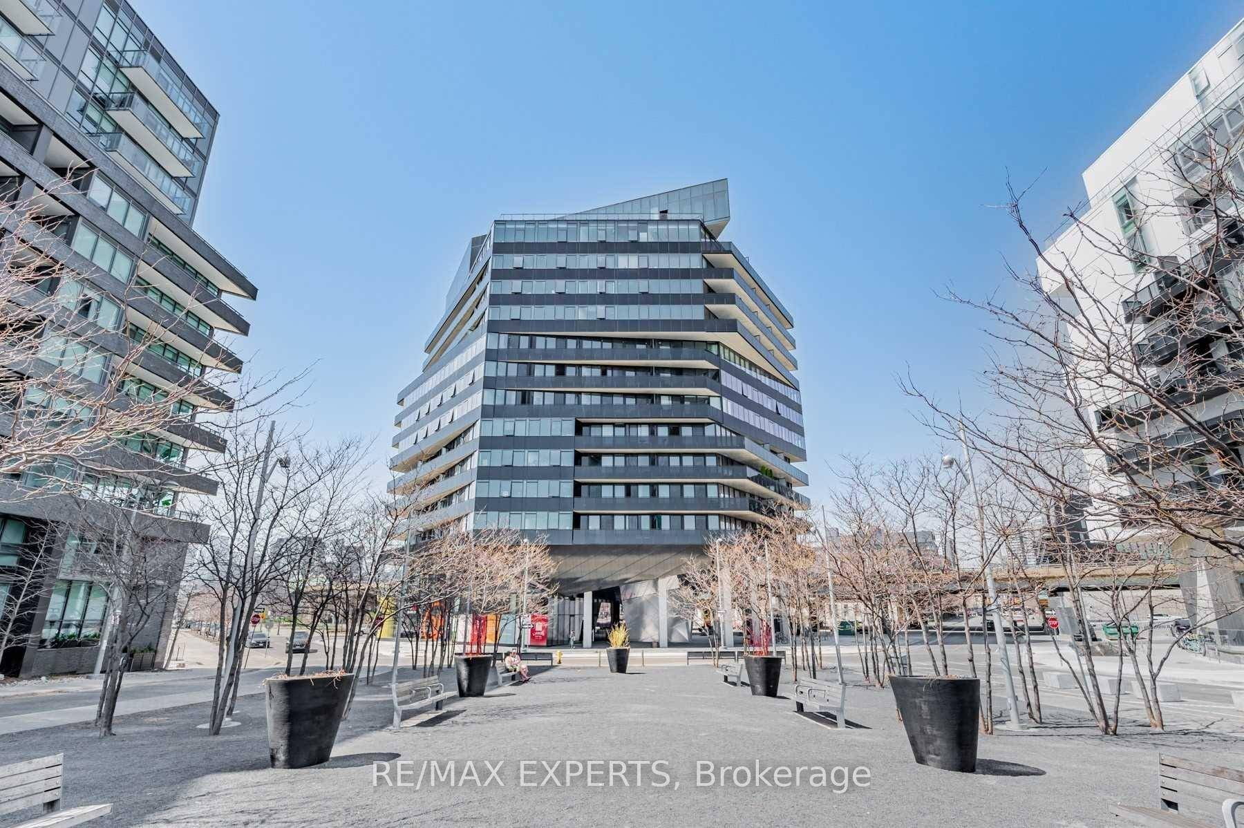 Welcome To Harris Square, Spacious One Bedroom Unit With Greta Feel !