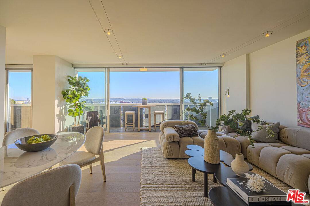 8787 Shoreham Dr 2BR Sunset Strip La