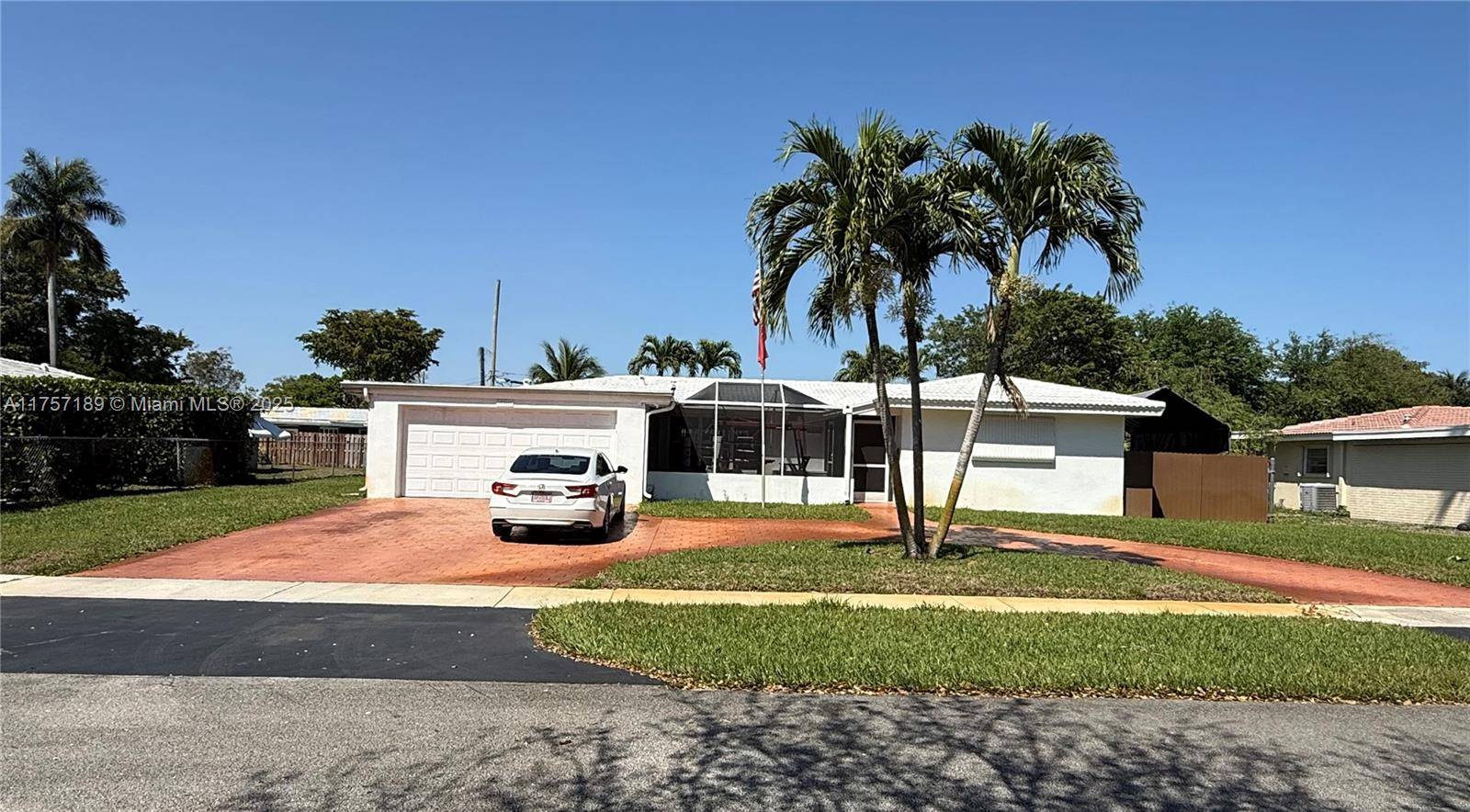 Must see 3 bed 2 bath home in sought after Plantation Gardens.