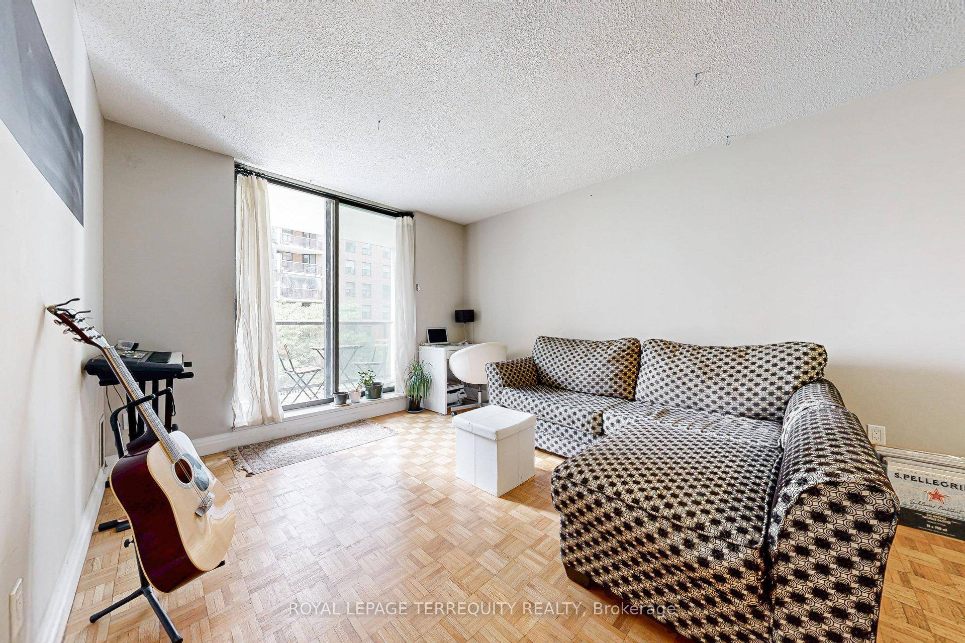 Find your new home in the heart of downtown Toronto !
