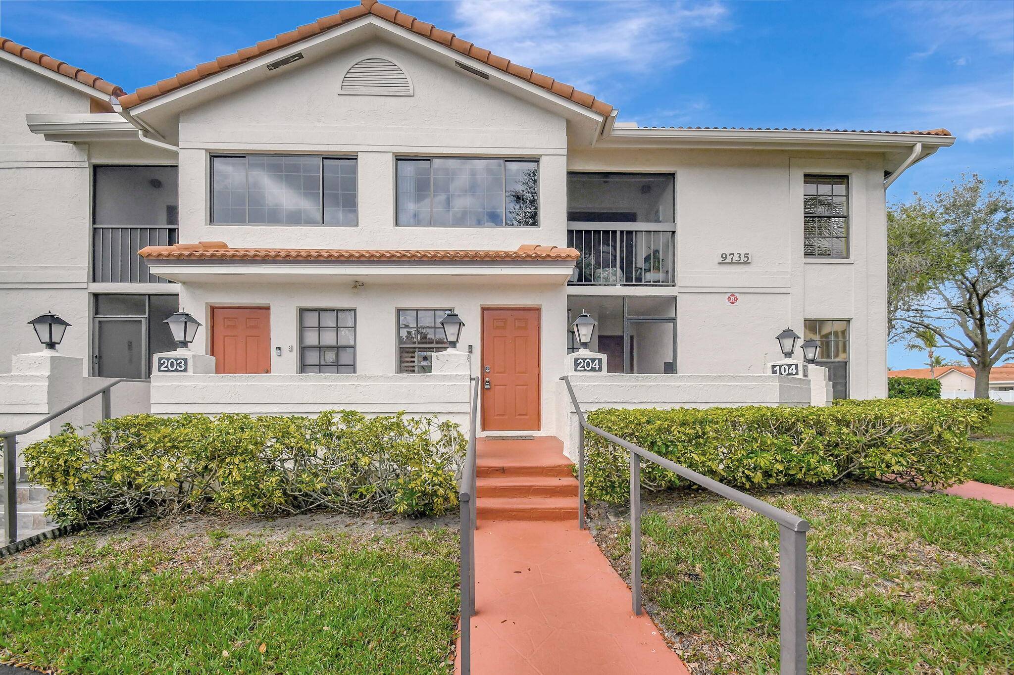 This beautiful 55 community has a lot to offer along with 5, 0000 Seller's concessions towards Buyers 'closing cost.