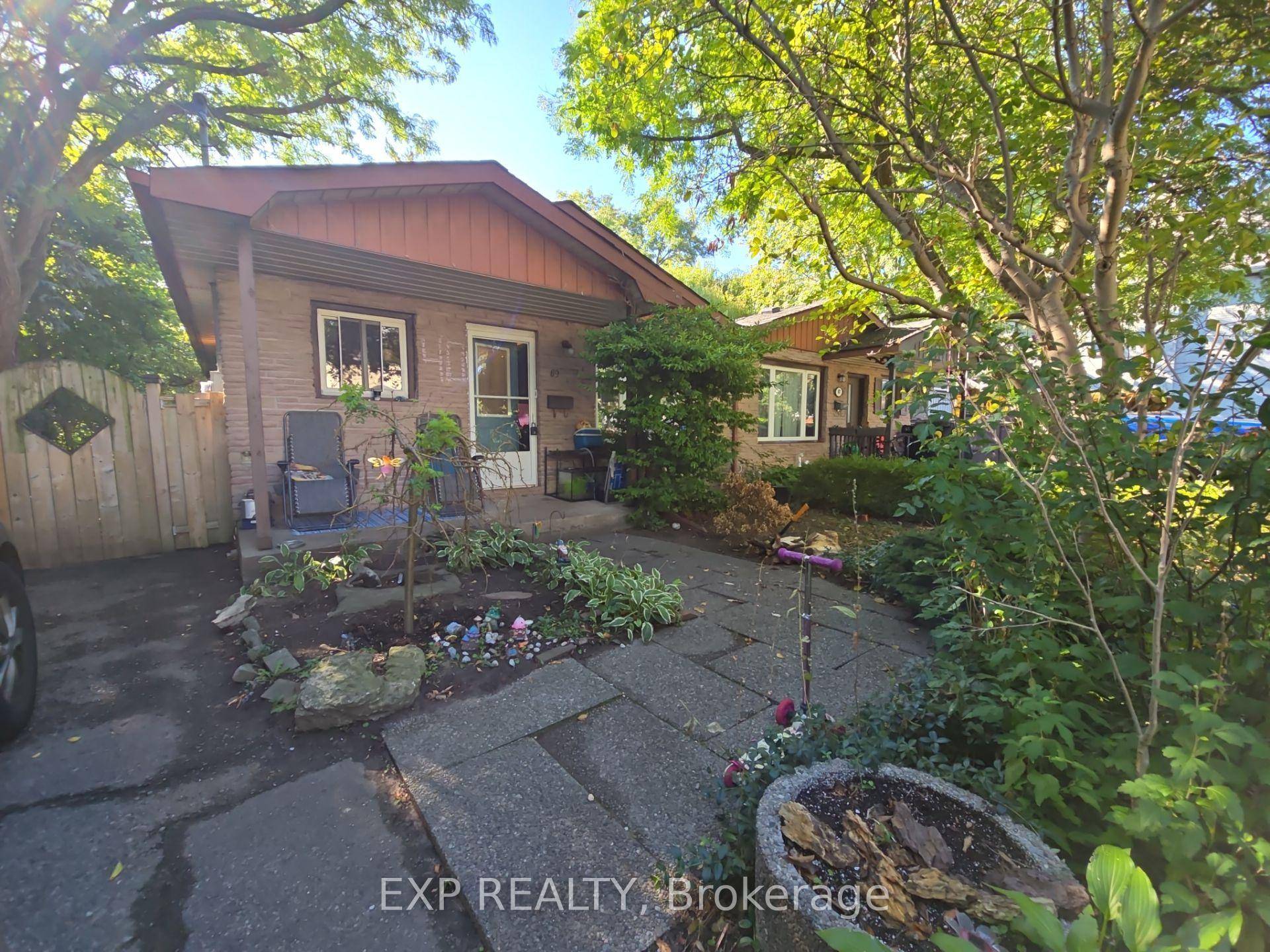 Welcome to 89 Wellington, a beautifully maintained 3 bedroom, 1 bath semi detached bungalow, perfectly situated on a quiet cul de sac in one of Brampton's most sought after neighbourhoods.