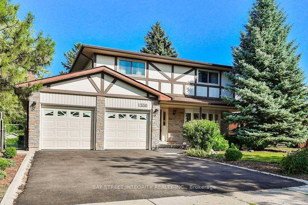 Lovely Two Storey 4 Bed, 2 1 Bath Family Home In Sought After Falgarwood, Siding On Sheridan Park !