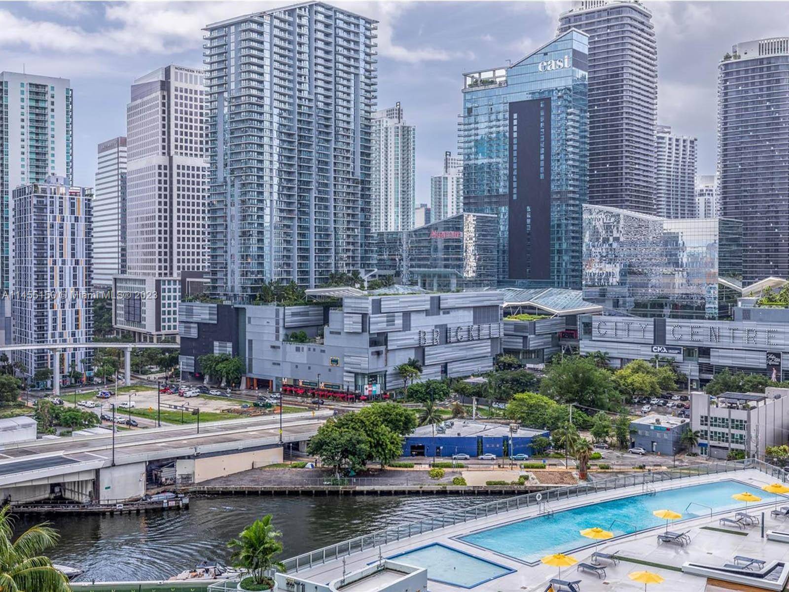 This exquisite 2 bedroom apartment is situated on the 17th floor of a stunning high rise building in the heart of Miami River District.