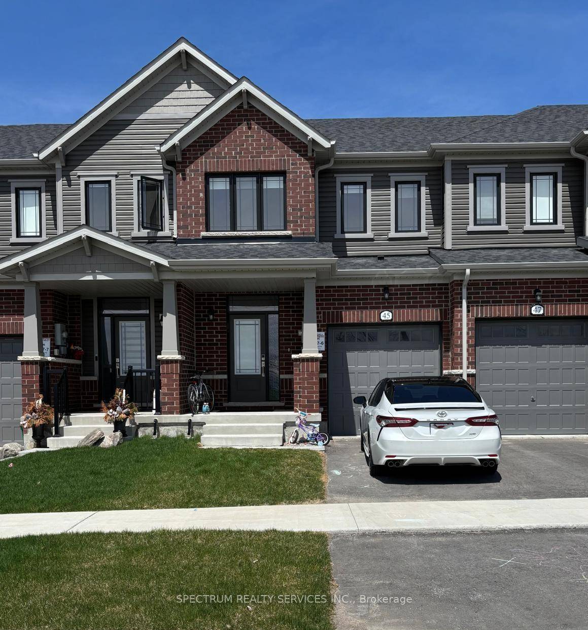 Impeccable and bright 2023 Sorbara built townhome in neutral colours, with large windows and modern upgraded appliances.