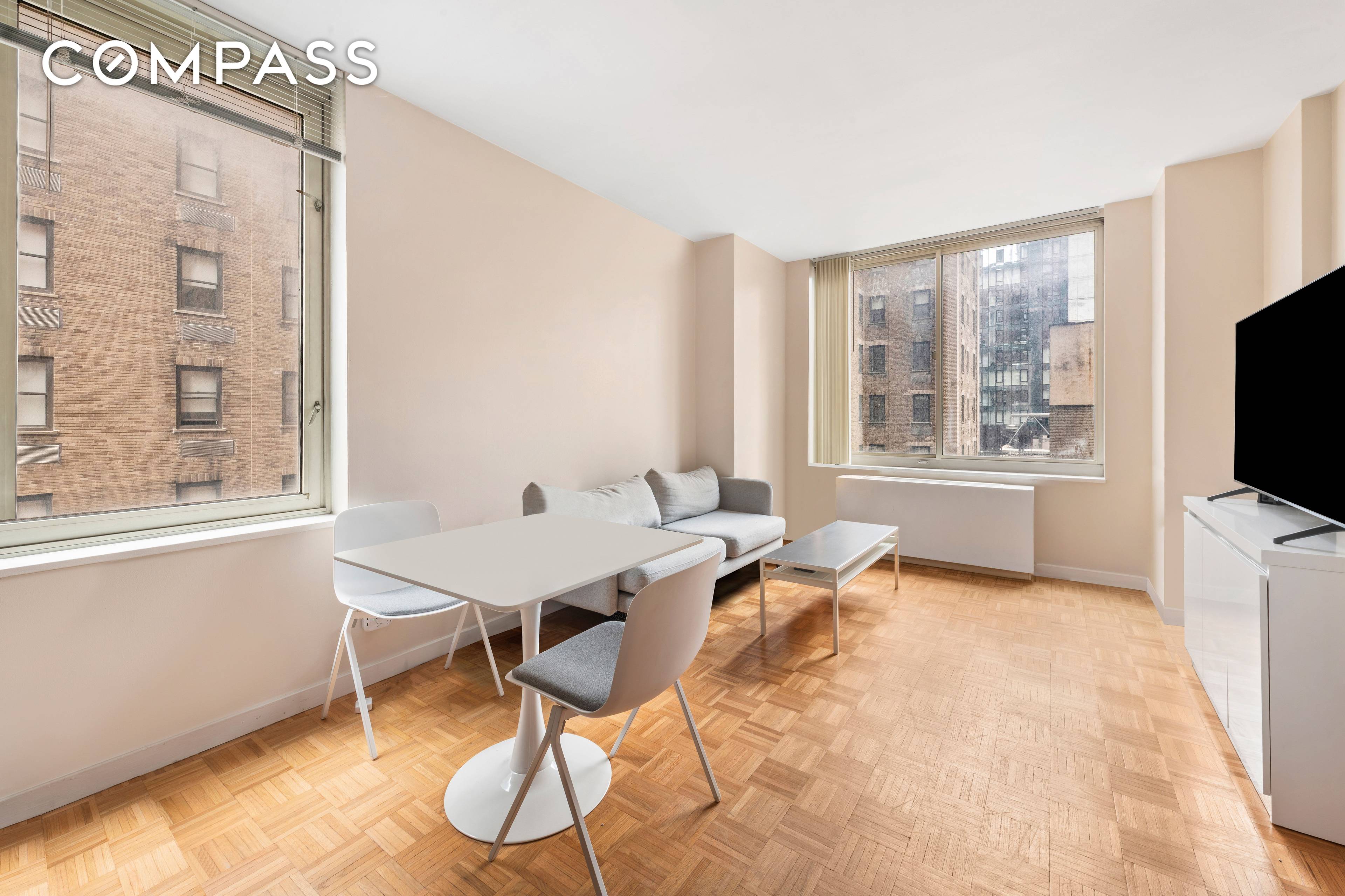 Spacious Junior One Bedroom at The Cosmopolitan Condominium Perched on the 12th floor of the highly sought after Cosmopolitan Condominium, this bright and quiet junior one bedroom offers a fantastic ...