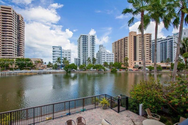 Bright corner unit with 1, 300 sq.