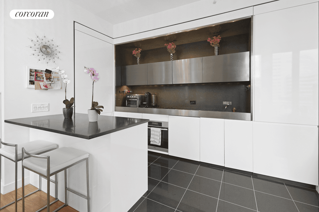 This modern 2 bedroom, 2 bathroom residence with south eastern exposure fills the apartment with natural sunlight !