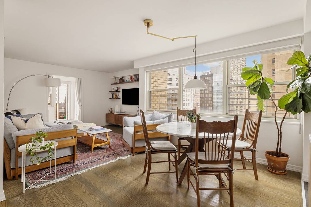 Perched high in the heart of Yorkville's coveted Mayflower, this exceptional residence offers the rare combination of expansive square footage, sun soaked exposures, and private outdoor living.