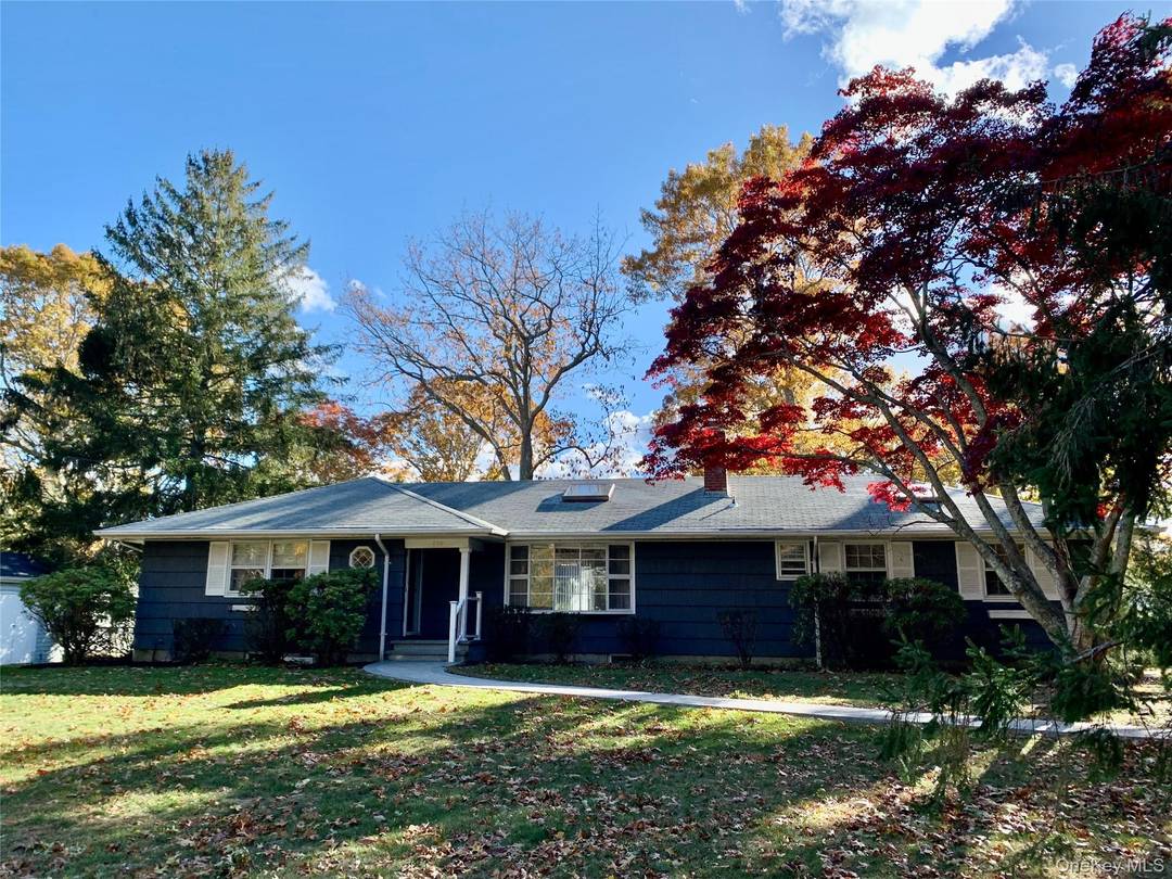 Move right in ! Make this your home for the holidays.