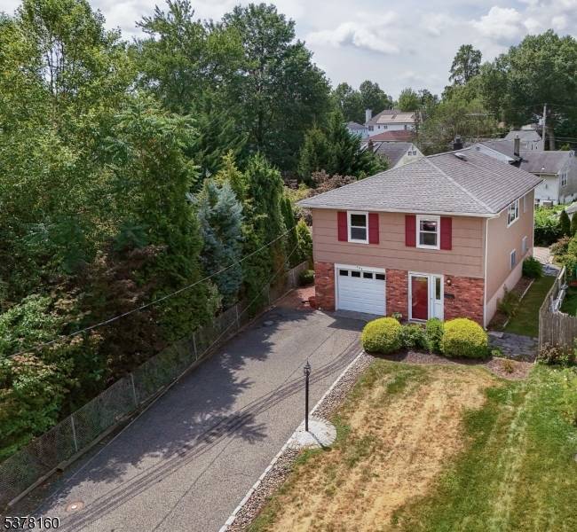 Charming Raised Ranch in Desirable Lake Parsippany !