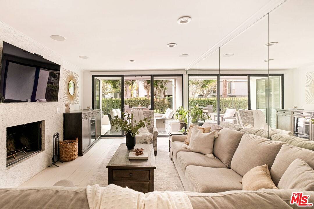 2940   Neilson Way 2BR Santa Monica La