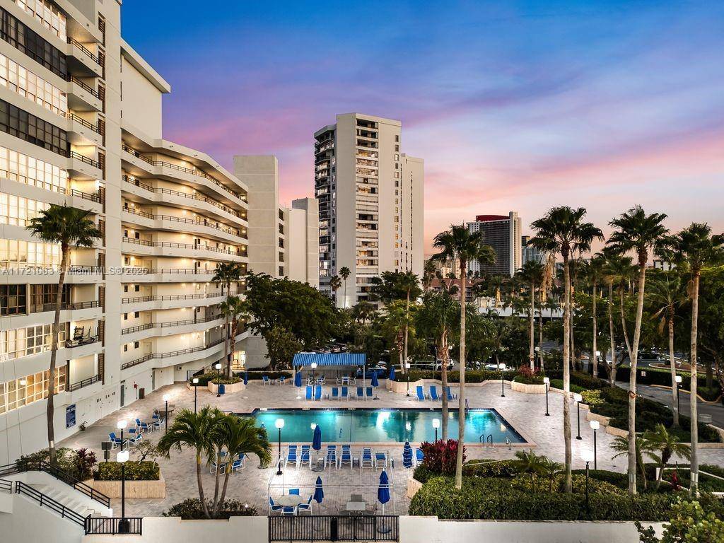Penthouse Large 2 bed 2 bath, gorgeous golf views.