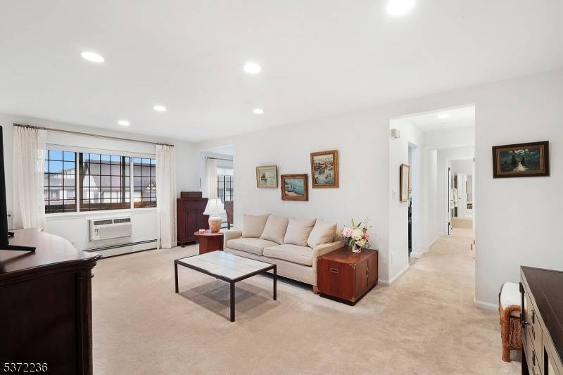 Welcome to this beautifully updated condo featuring 5 well sized rooms, perfect for all your living needs.