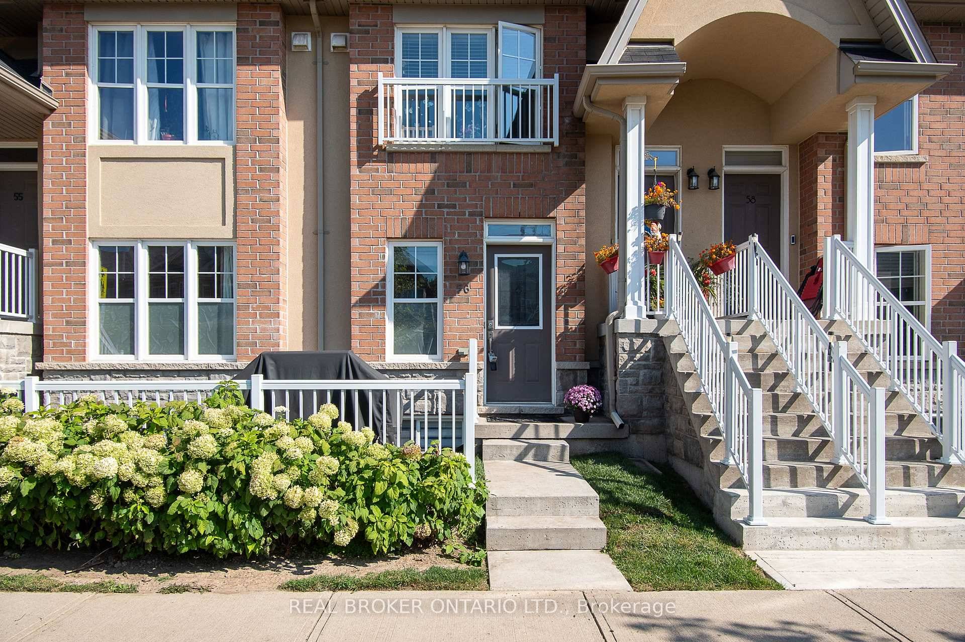 2 full bedrooms, 2 full bathrooms and 2 parking spaces with 1438 sqft of total living space !
