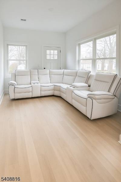 Don ? t miss this rare opportunity to own a brand new luxury construction duplex located in one of Bogota ?