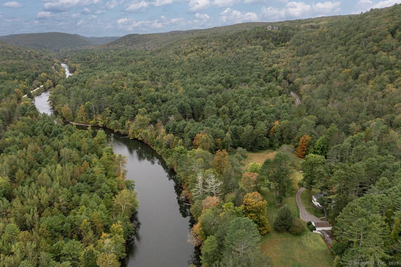Set on 13 tranquil acres with privileged access to the Housatonic River, this gracious Salisbury property offers an exceptional country retreat in the heart of Connecticut's Litchfield Hills.
