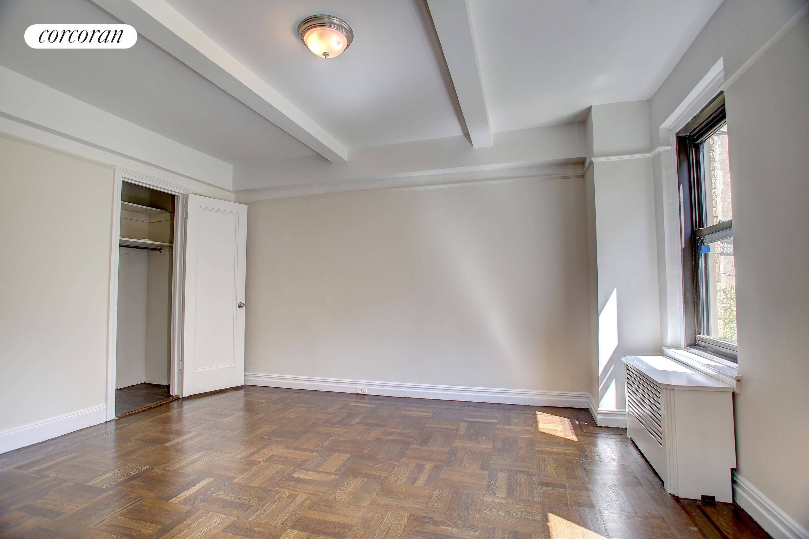 Sprawling, classic 6 apartment in a doorman building.