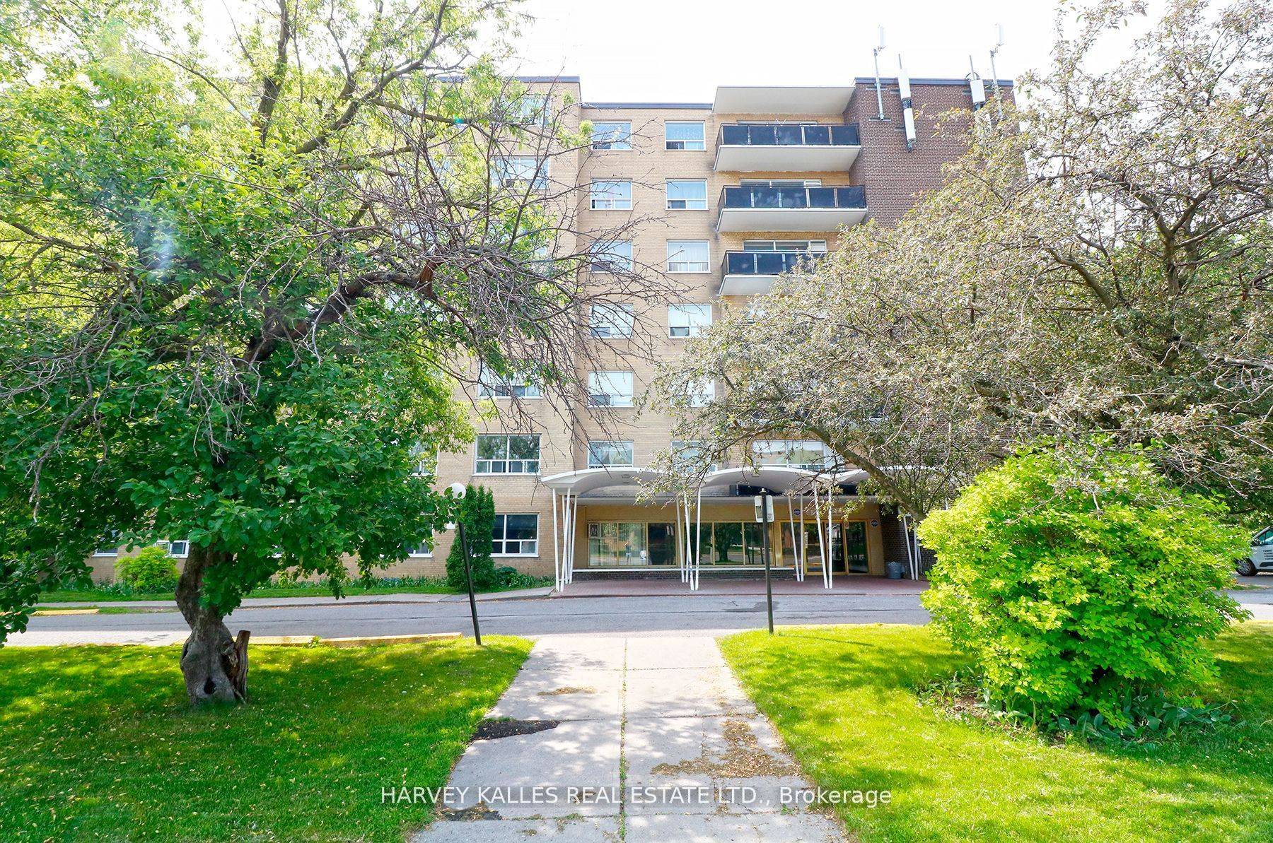 Bright, Spacious Renovated One Bedroom Unit in a Well Maintained Building With a Large Balcony.