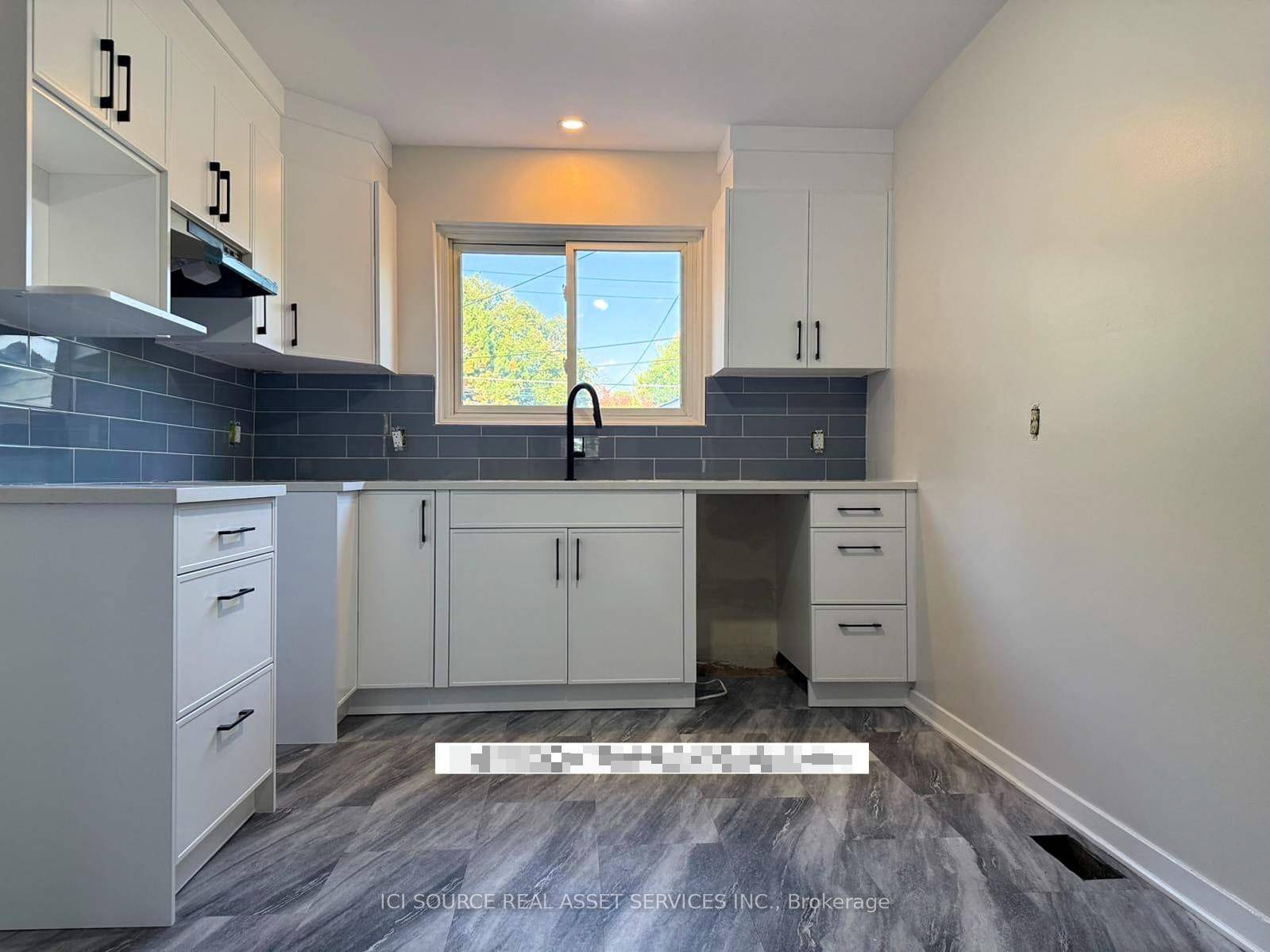 Freshly renovated semi detached home, ideally situated near the Highway 417, Ottawa River and Parkway, and with convenient access to transit, including Lincoln Fields Station.