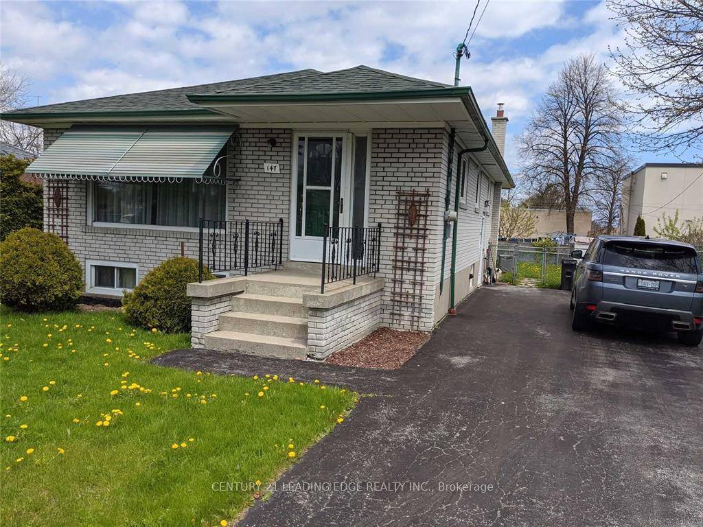 All Inclusive Main Floor Unit In Desirable Scarborough Location !