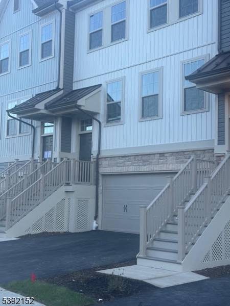 FOR RENT ! RENT FREE FOR FIRST MONTH AT LEASE SIGN UP.