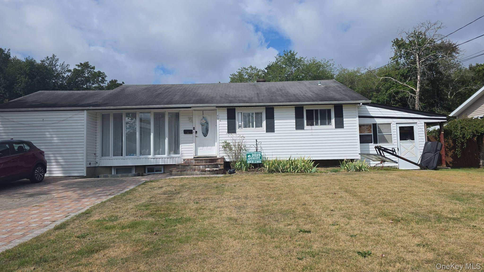 For Sale Charming 3 Bed, 3 Bath Ranch with In Ground Pool Amazing Value !