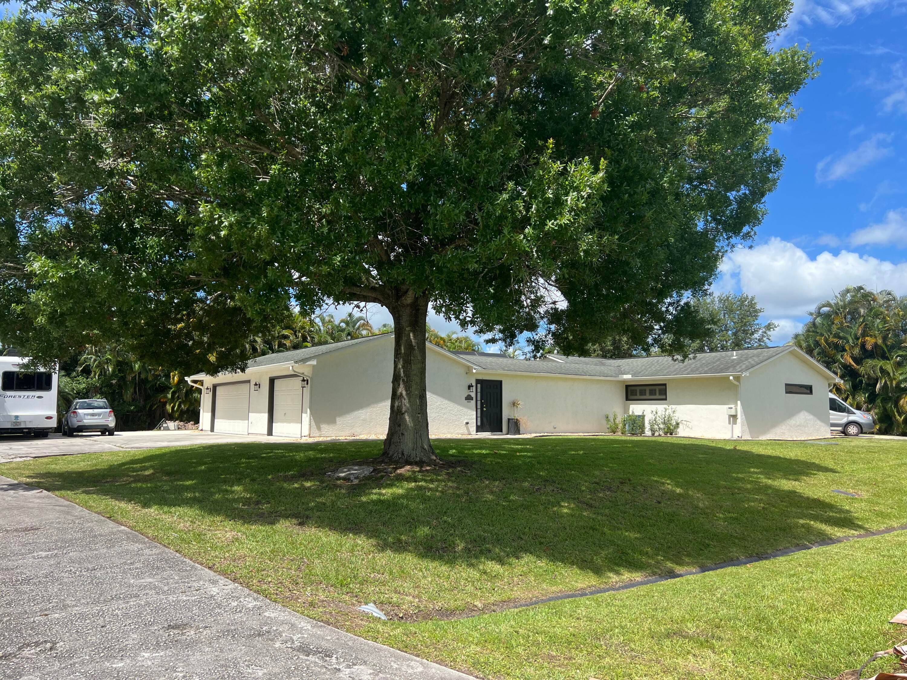 Come discover this single family POOL home on almost HALF AN ACRE in Port St Lucie !