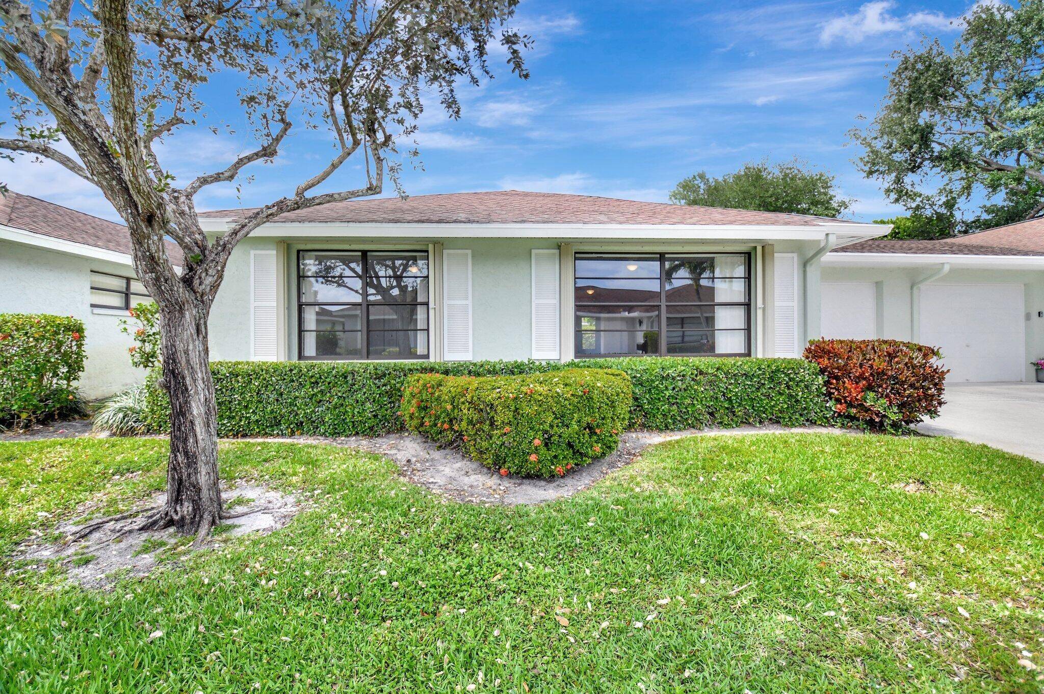 Beautifully Updated 2BR 2BA Villa in Bent Tree East 55 Community.