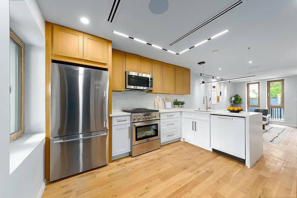 Elegant 3 Bedroom Duplex with Private Garden Welcome to this beautifully renovated three bedroom, two and a half bath duplex that perfectly combines modern comfort with thoughtful design.