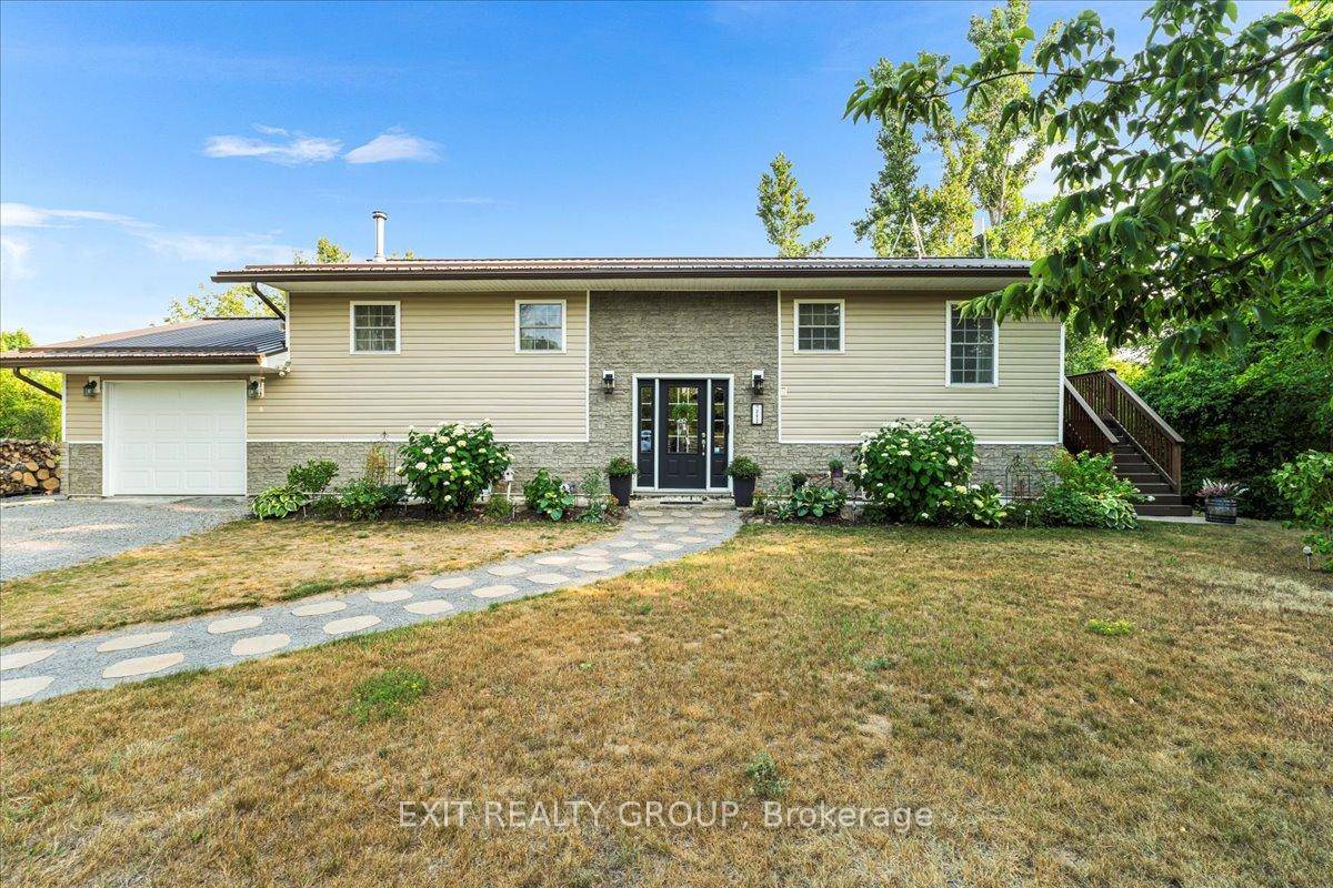 Modern Country Living Bright amp ; Stylish 4 Bedroom Bungalow on 2.