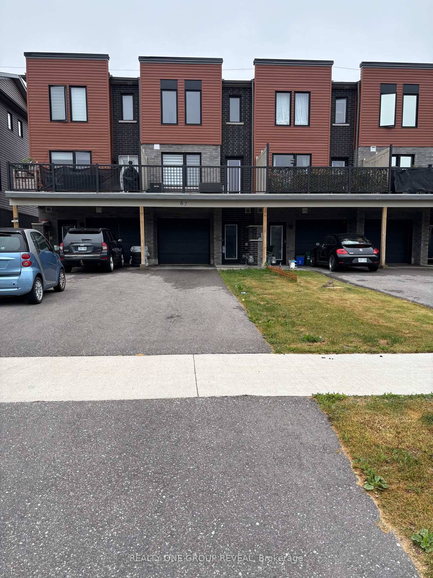Vacant and turn key 3 storey townhome close to all major amenities a commuter's dream !
