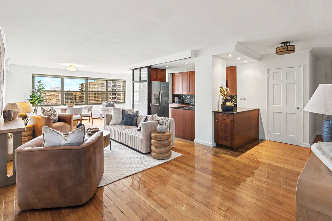 WELCOME HOME to 142 West End Avenue, Residence 29V.