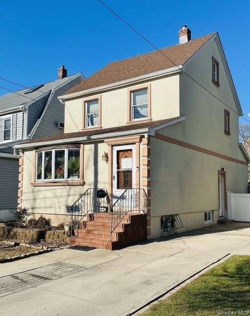 Charming single family home in the heart of desirable Bellerose !