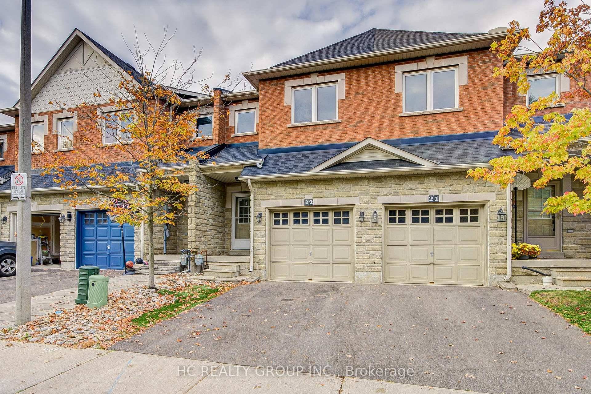 Welcome to this beautiful upgraded 2 storey townhouse, perfectly situated in one of Richmond Hill the heart of Oak Ridges.