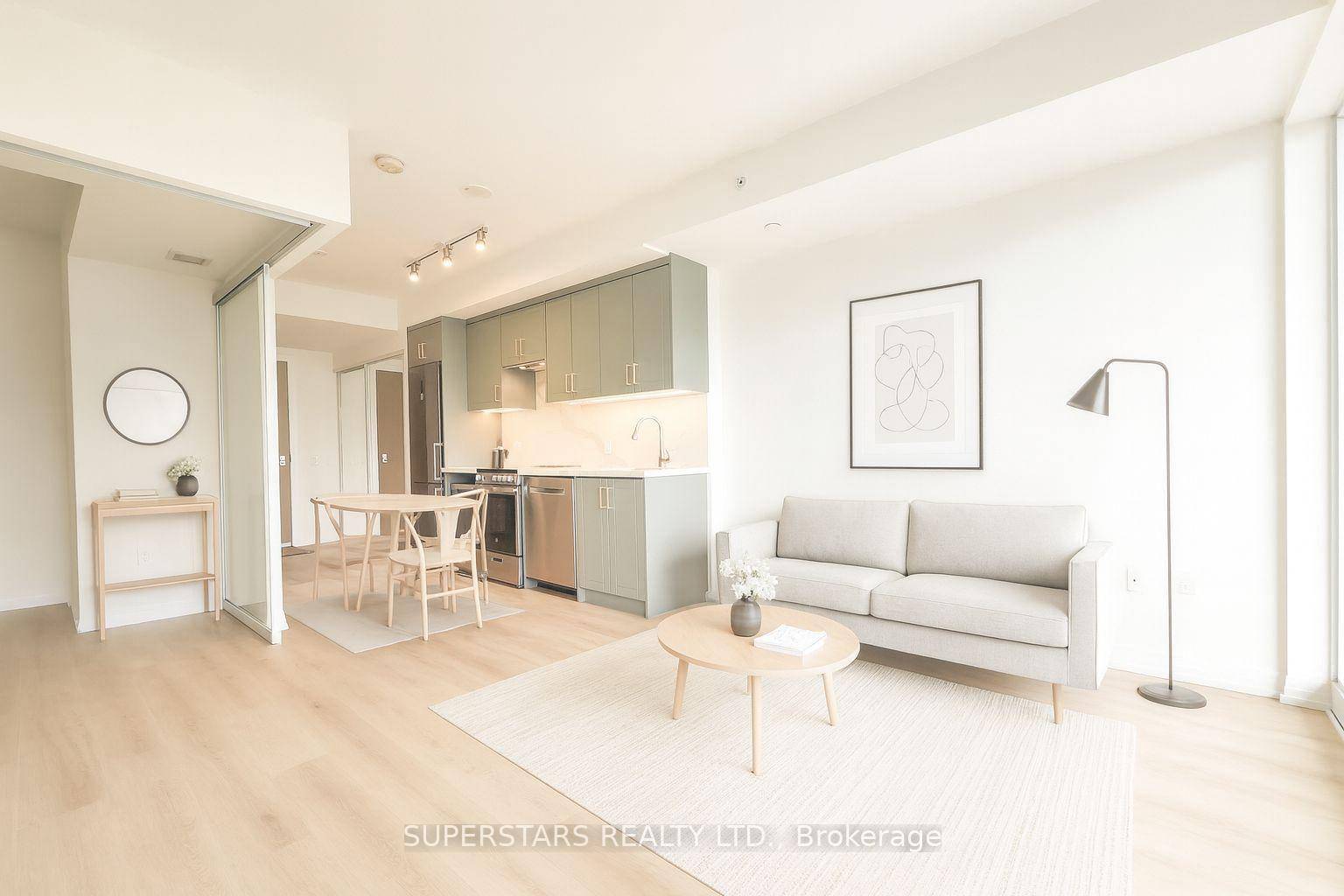 BRAND NEW RENOVATED 2 BEDROOM IN PRIME LOCATION OF DOWNTOWN TORONTO.