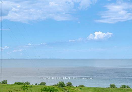 Luxurious Waterfront Penthouse with Spectacular Views of Lake, Sunsets, Escarpement amp ; City Skyline !