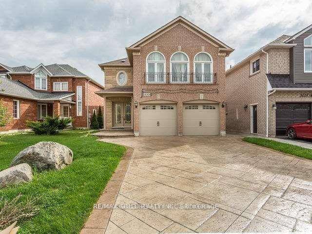 2 Beds Clean And Spacious Basement Apartment, Living Room And Breakfast Area.