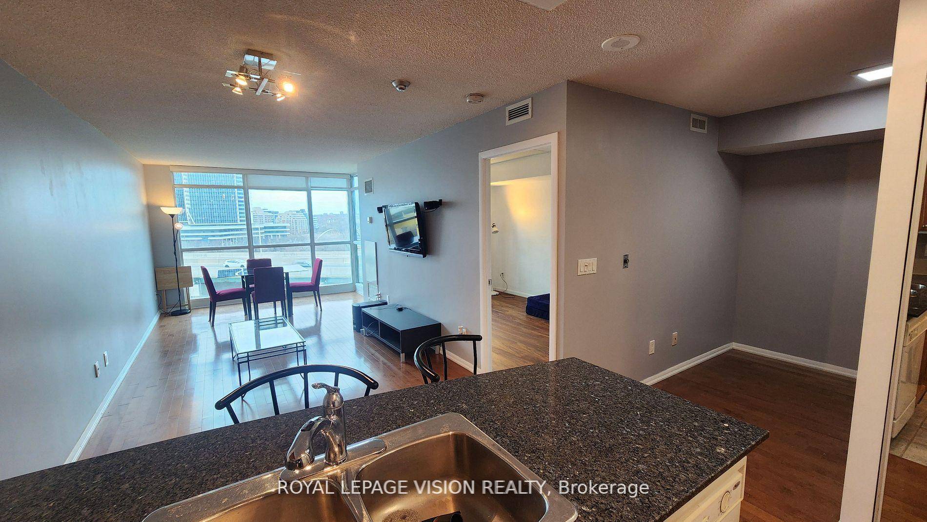 Bright, Spacious One Bedroom Full Size Den In A Desirable Location !