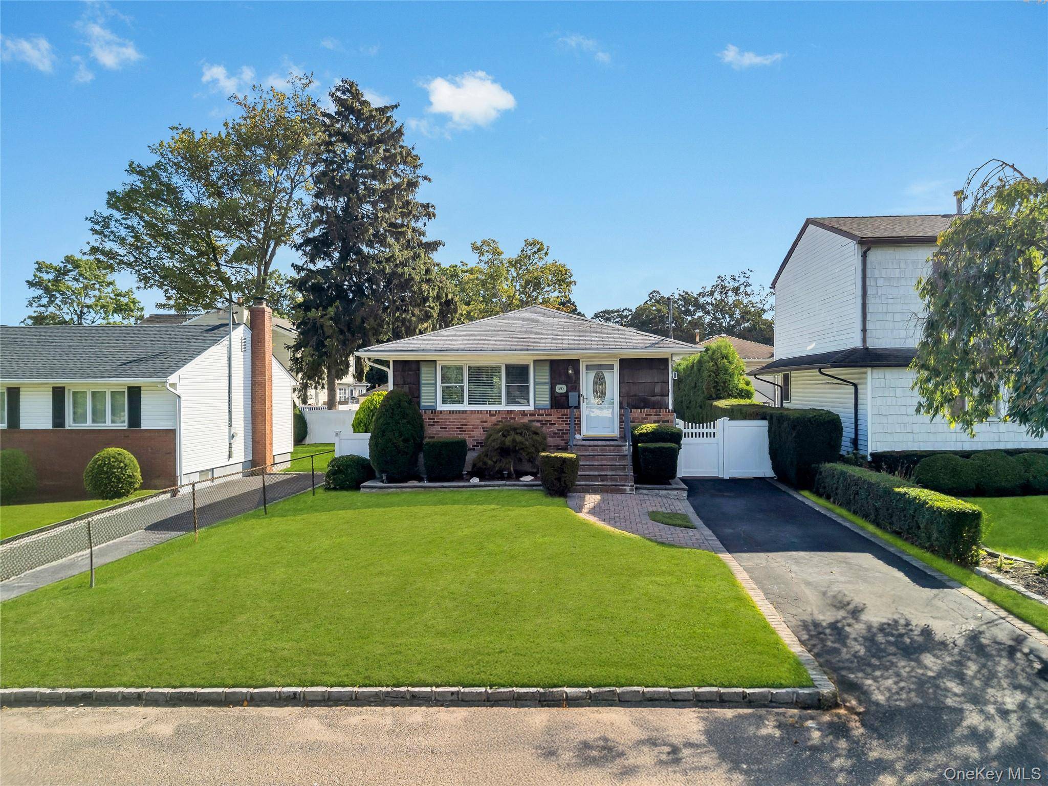 Welcome to this spacious and well maintained Hi Ranch, boasting comfort, style, and functionality.