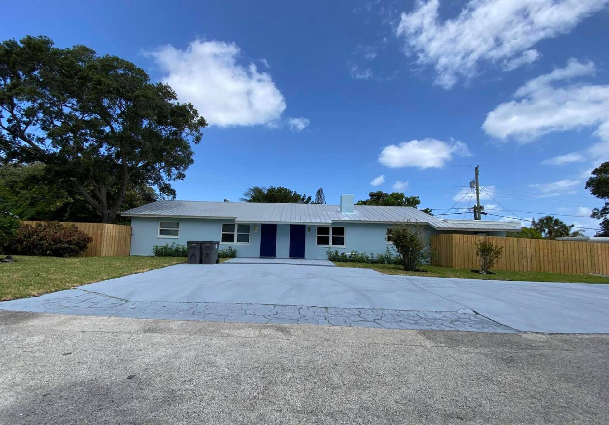 Fully Renovated, Turnkey Duplex in Juno Ridge !