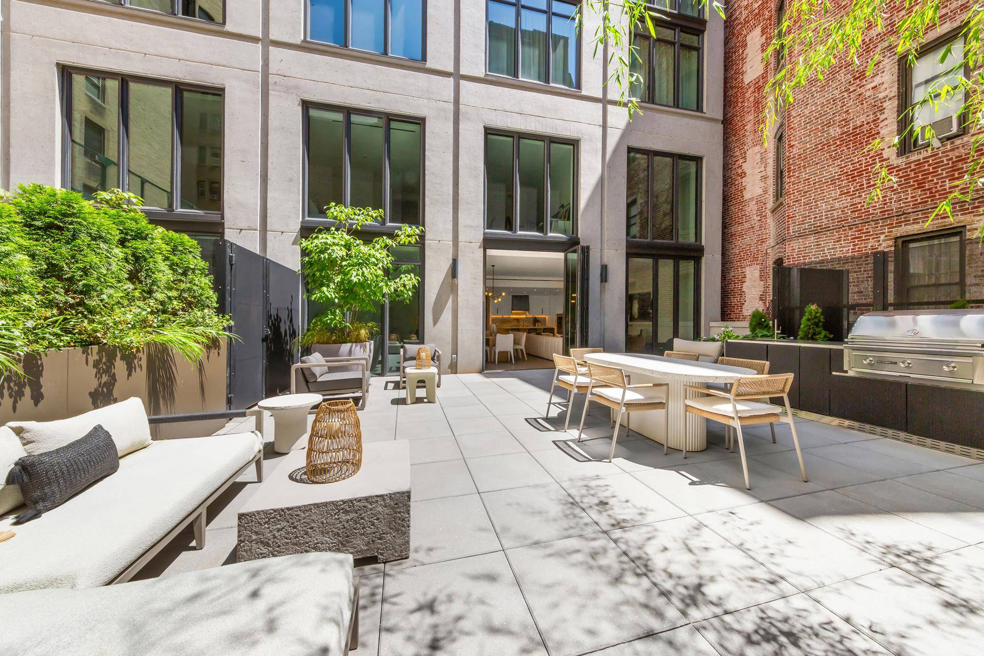 IMMEDIATE OCCUPANCYThis spacious duplex four bedroom, four bath residence features a 952 square foot private terrace positioned directly off the living room, and kitchen embodies indoor outdoor living.