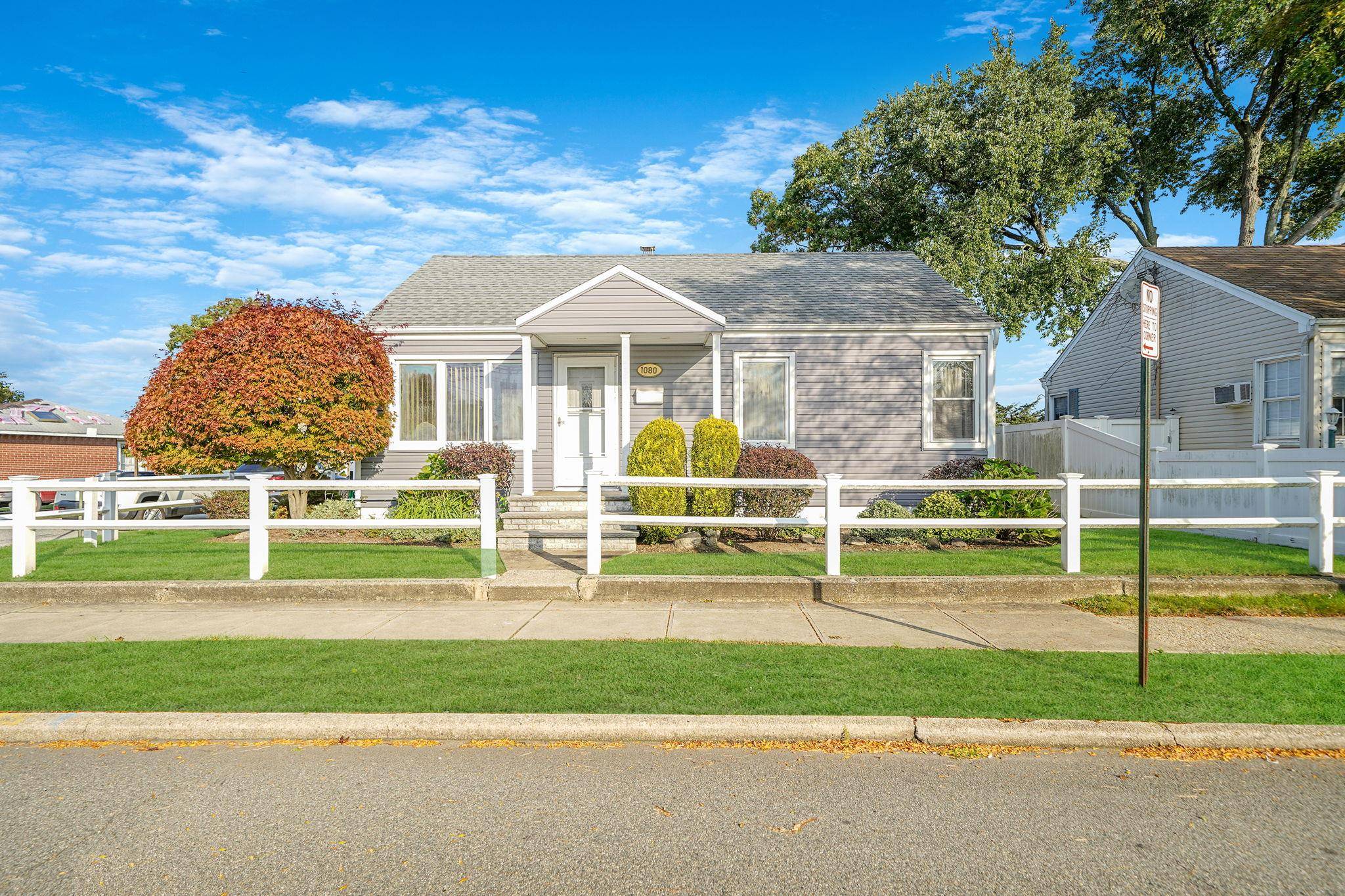 Back on the market ! ! ! Come check out this corner lot home !