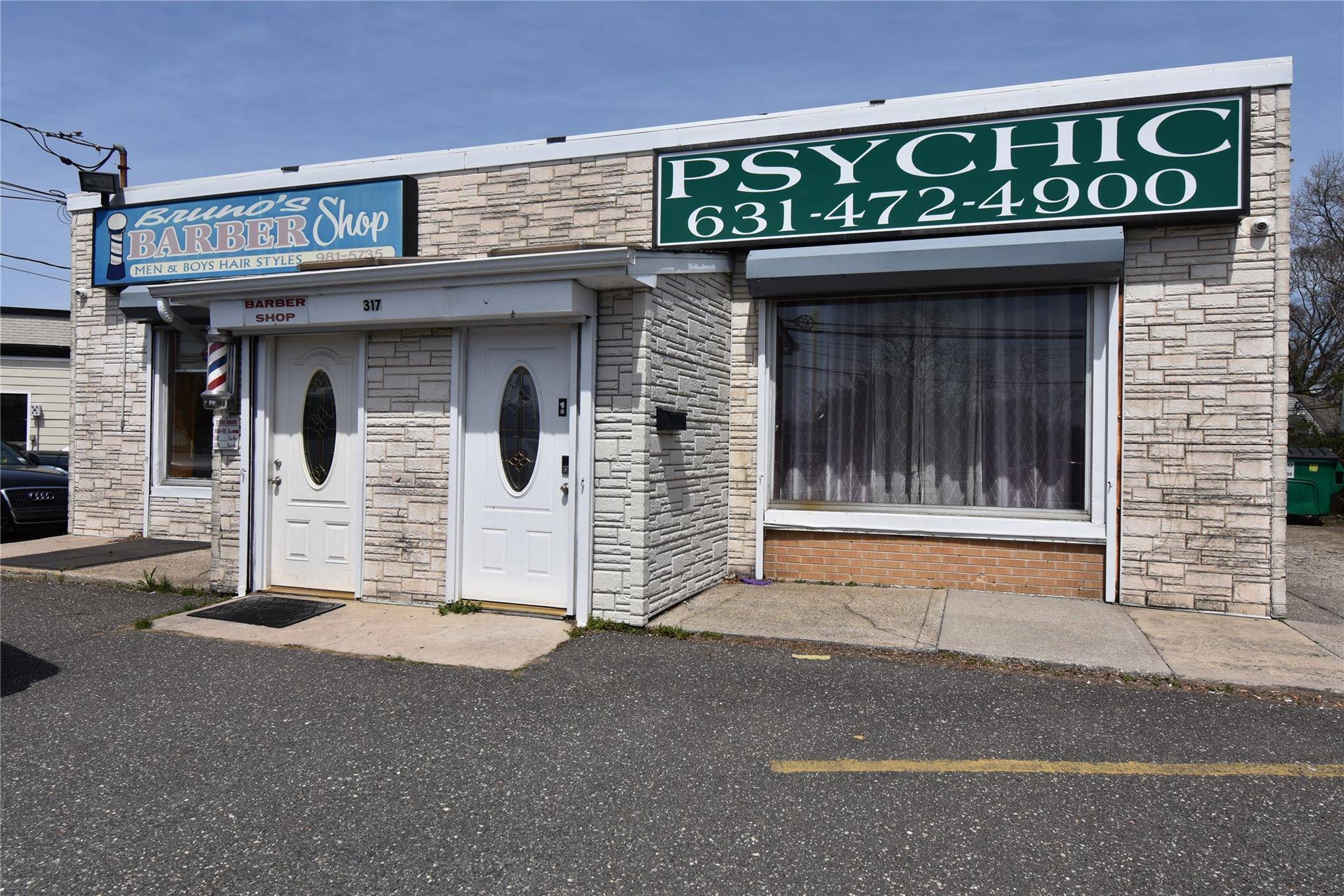 Don t miss this rare chance to own a high visibility commercial property in the heart of Holbrook.