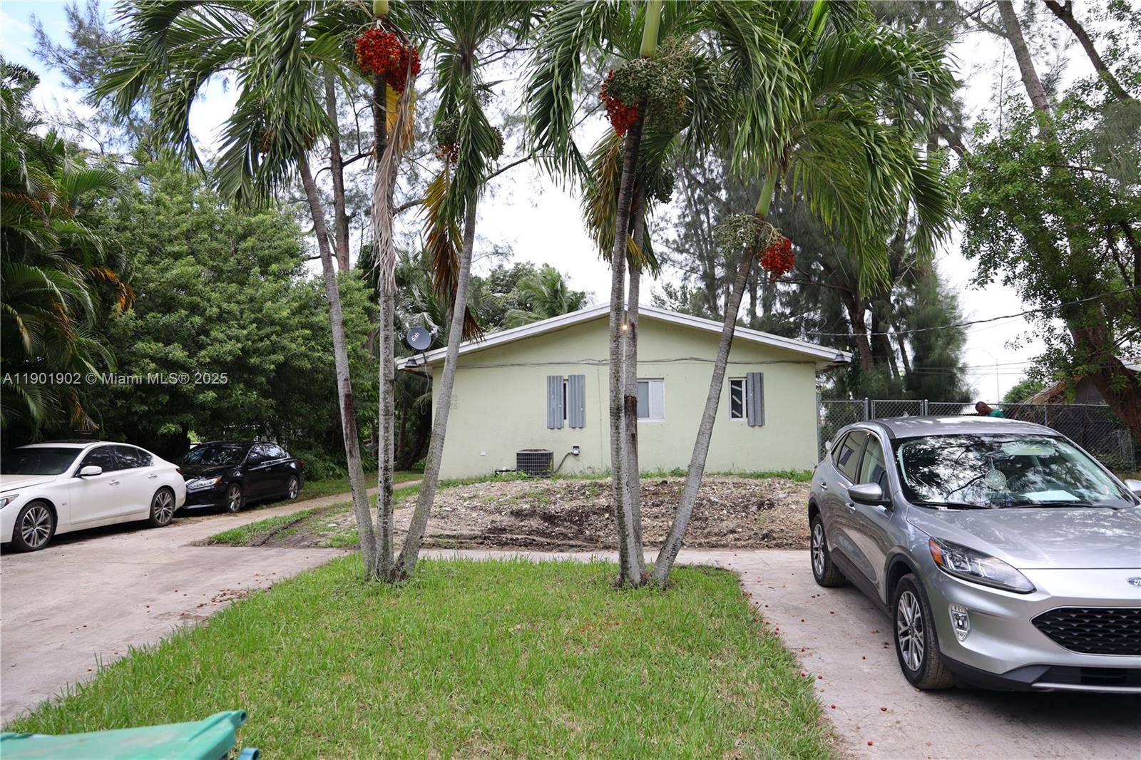 This is a fantastic duplex with two separate, three bedroom, two bathroom units.
