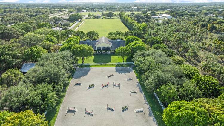 Experience the ultimate equestrian property for both seasonal or annual rent.